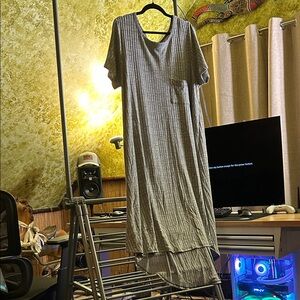 Gently Loved LuLaRoe 3X Carly. From a non smoking/pet friendly home.